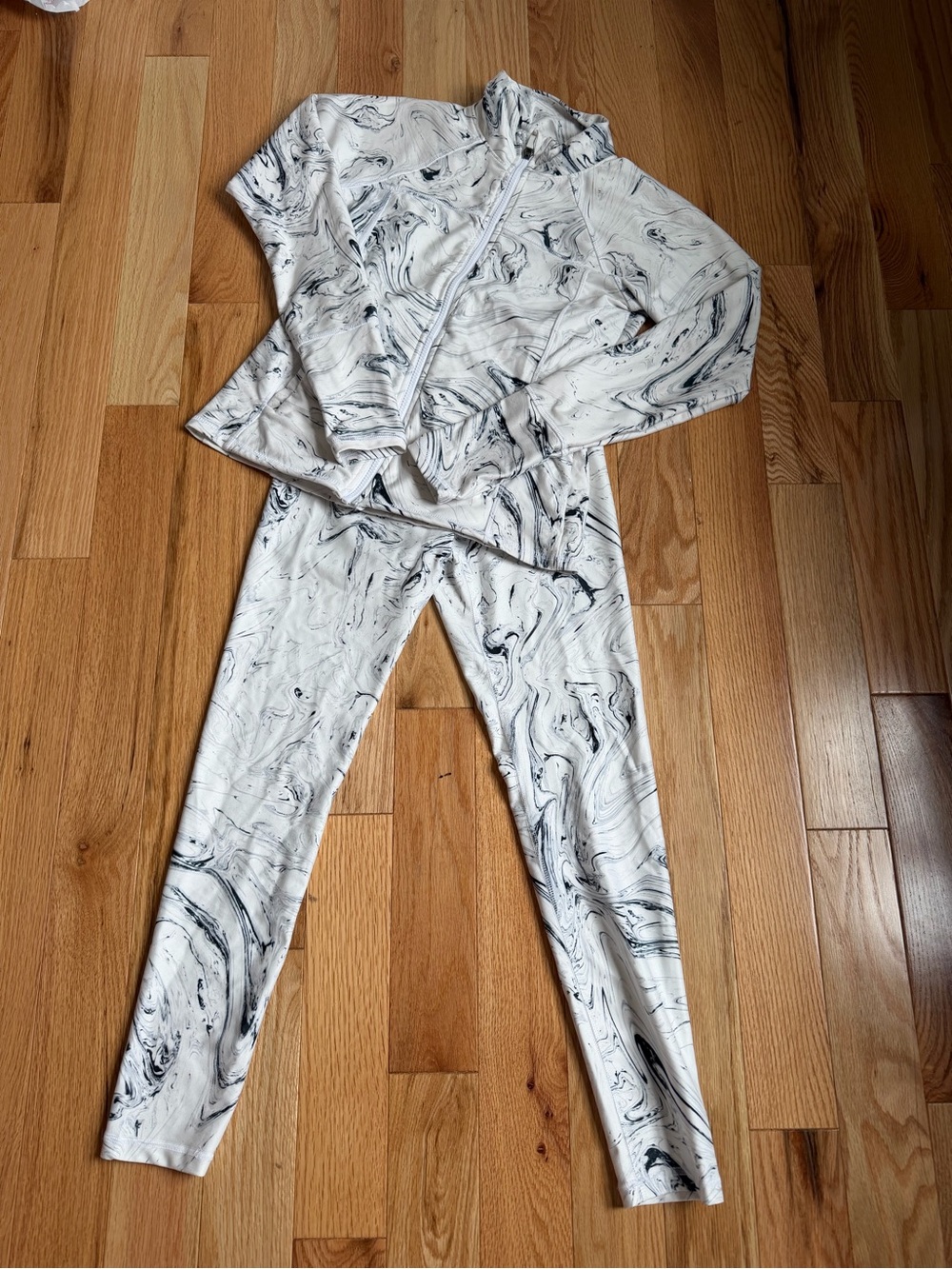 Marika Marble-Print Athletic Set - White & Black